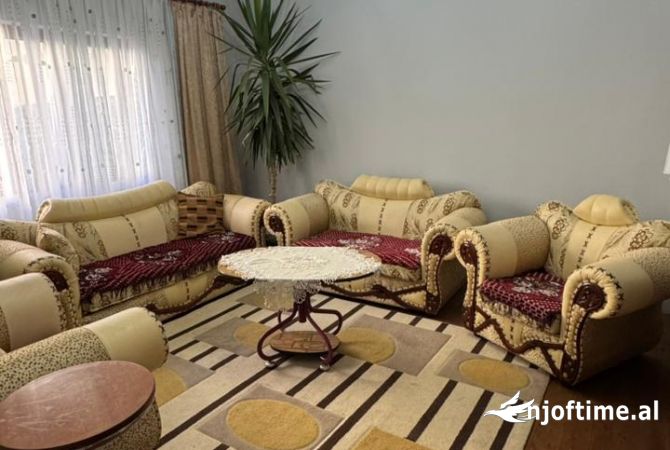 Shtepi me qera Apartament ne Tirane, 2+1, Mobilimi E mobiluar, Pagesa 500  Euro.
