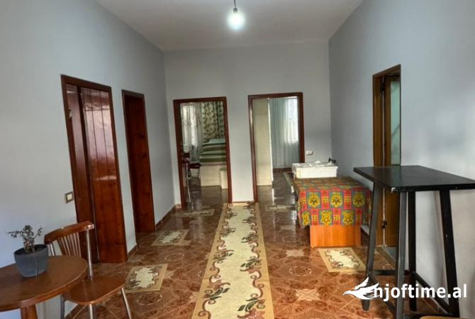 Shtepi me qera Apartament ne Tirane, 2+1, Mobilimi E mobiluar, Pagesa 500  Euro.