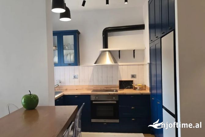Shtepi me qera 2+1 ne Tirane - 1,000 Euro