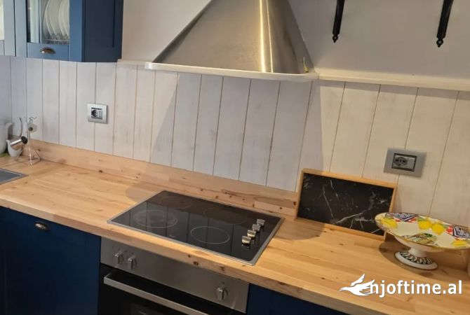 Shtepi me qera Apartament ne Tirane, 2+1, Mobilimi E mobiluar, Pagesa 1,000  Euro.