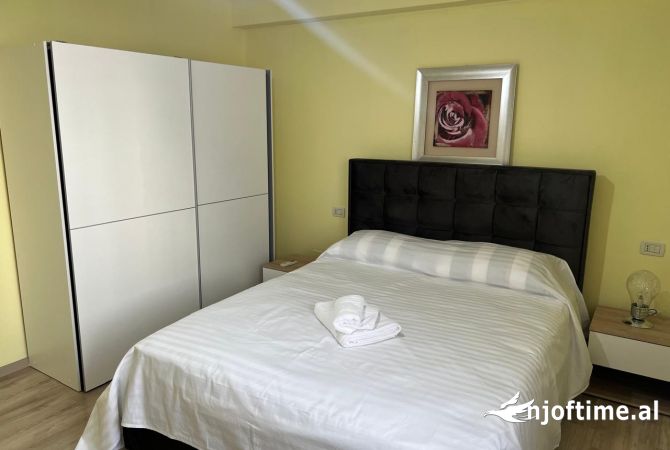 Shtepi me qera 4+1 ne Tirane - 1,000 Euro