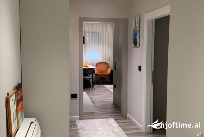 Shtepi ne shitje Apartament ne Tirane, 2+1, Mobilimi E mobiluar, Pagesa 300,000  Euro.