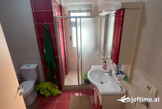 Shtepi ne shitje Apartament ne Tirane, 2+1, Mobilimi E mobiluar, Pagesa 185,000  Euro.