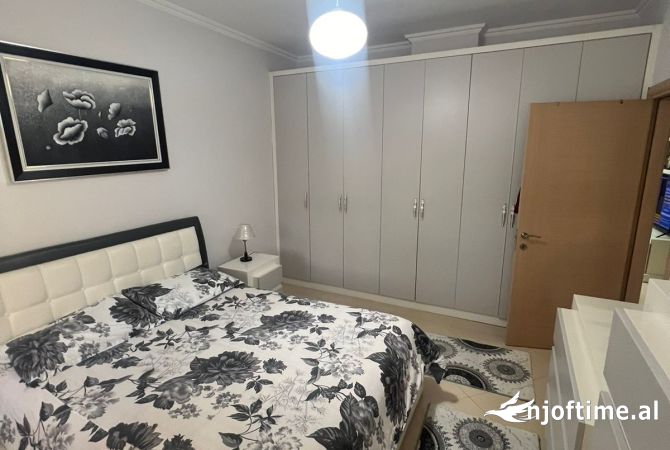 Shtepi ne shitje Apartament ne Tirane, 2+1, Mobilimi E mobiluar, Pagesa 185,000  Euro.