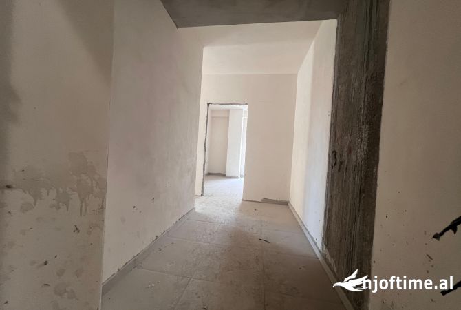 Shtepi ne shitje Apartament ne Tirane, 2+1, Mobilimi Bosh, pa mobiluar, Pagesa 145,400  Euro.