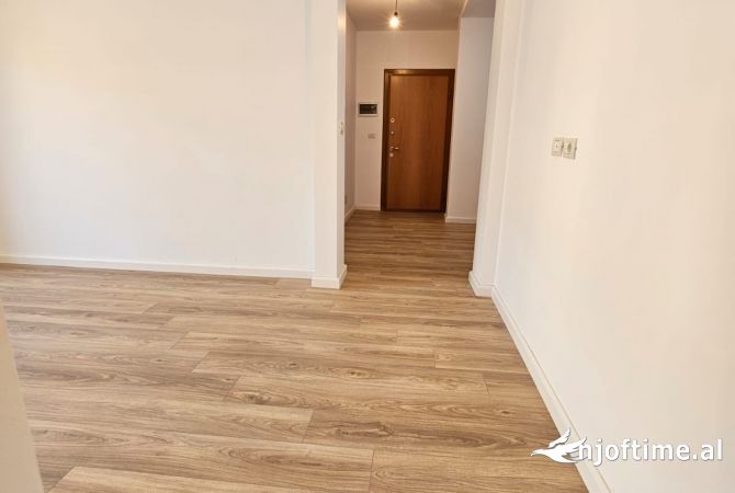 Shtepi ne shitje Apartament ne Tirane, 1+1, Mobilimi Bosh, pa mobiluar, Pagesa 136,000  Euro.