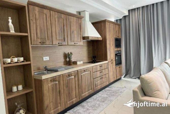 Shtepi ne shitje Apartament ne Tirane, 2+1, Mobilimi E mobiluar, Pagesa 450,000  Euro.
