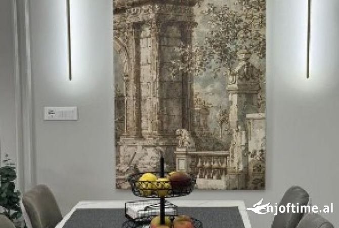 Shtepi ne shitje Apartament ne Tirane, 2+1, Mobilimi E mobiluar, Pagesa 450,000  Euro.