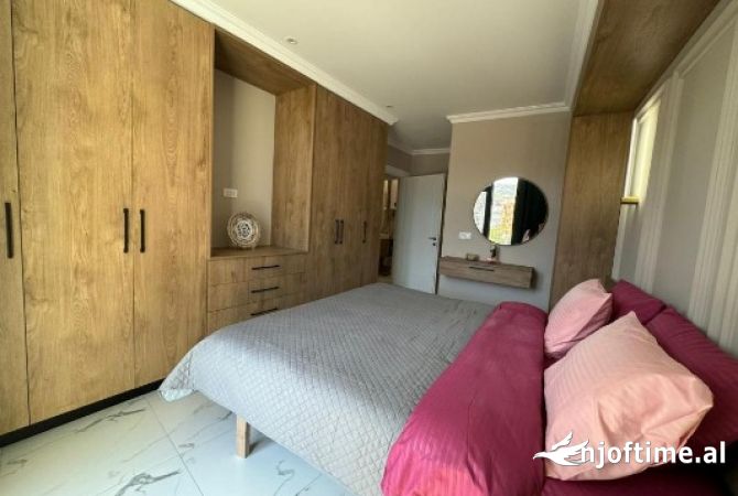 Shtepi ne shitje Apartament ne Tirane, 2+1, Mobilimi E mobiluar, Pagesa 450,000  Euro.