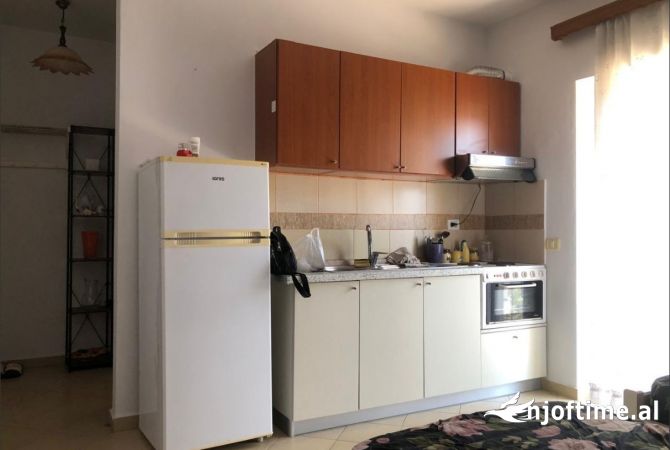 Shtepi ne shitje Apartament ne Durres, Garsoniere, Mobilimi E mobiluar, Pagesa 54,000  Euro.