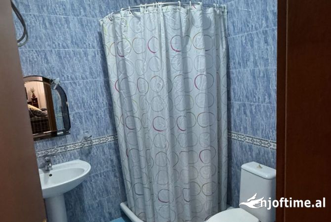 Shtepi ne shitje Apartament ne Tirane, 3+1, Mobilimi Pjeserisht e mobiluar, Pagesa 216,000  Euro.