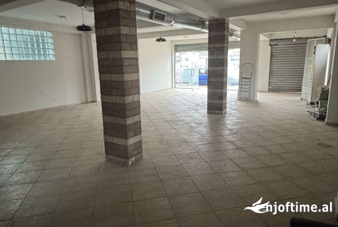 Ambient biznesi me qera 3+1 ne Tirane - 1,700 Euro