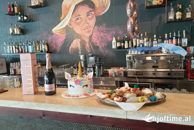 Ambiente Commerciale in Affitto 2+1 a Durazzo - 600,000 Euro