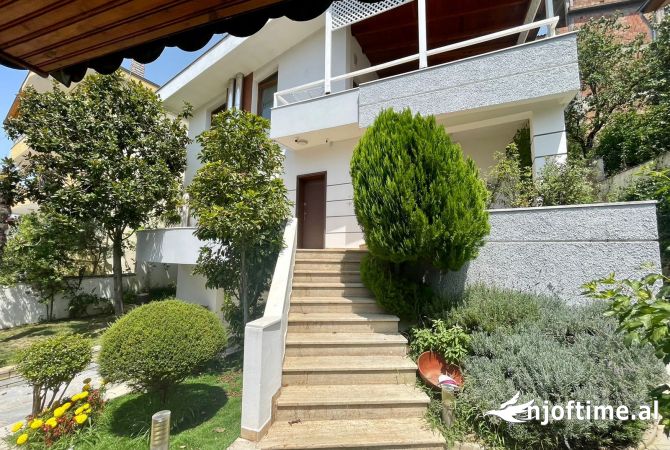 Casa in vendita 7+1 a Tirana - 700,000 Euro