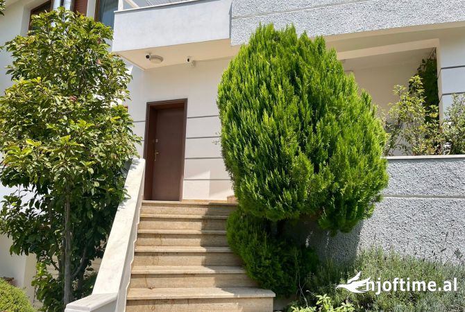 Casa in vendita 7+1 a Tirana - 700,000 Euro