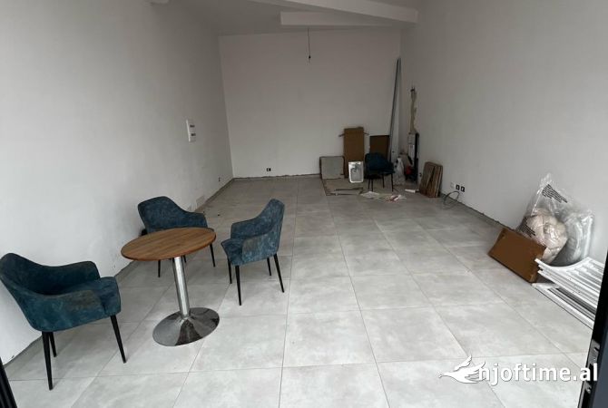 Ambiente Commerciale in Affitto 1+1 a Tirana - 650 Euro