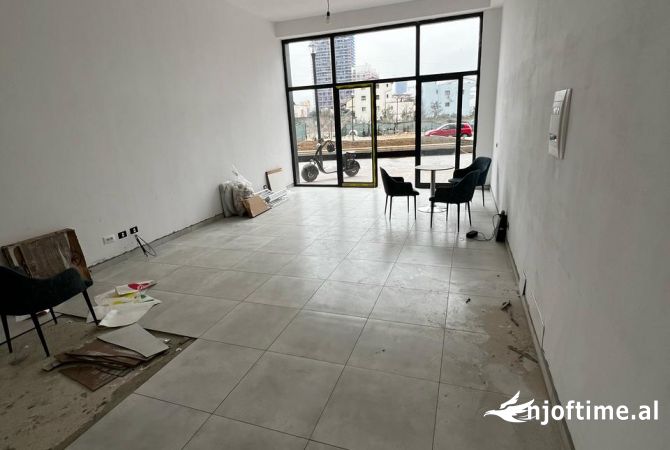 Ambiente Commerciale in Affitto 1+1 a Tirana - 650 Euro