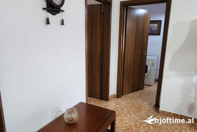 Shtepi me qera Apartament ne Tirane, 2+1, Mobilimi E mobiluar, Pagesa 500  Euro.