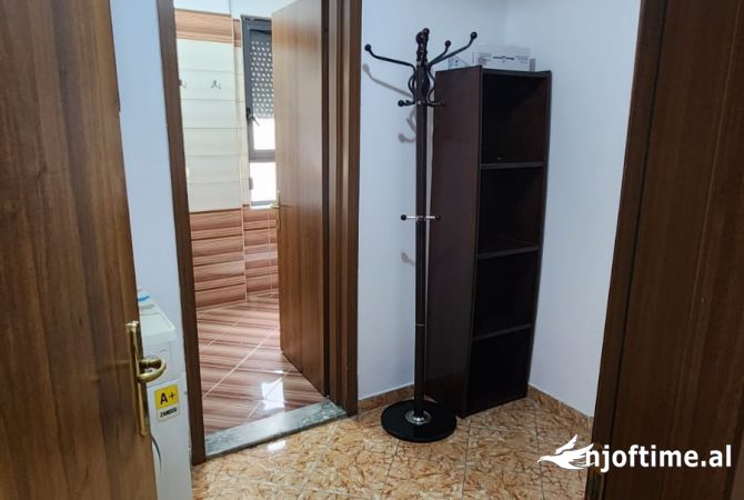 Shtepi me qera Apartament ne Tirane, 2+1, Mobilimi E mobiluar, Pagesa 500  Euro.