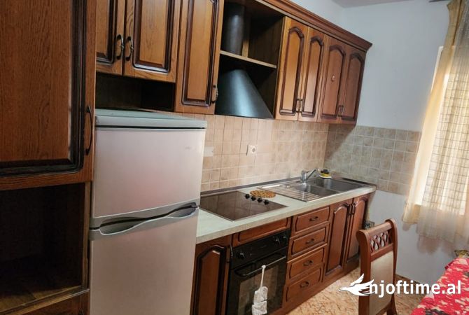 Shtepi me qera Apartament ne Tirane, 2+1, Mobilimi E mobiluar, Pagesa 500  Euro.