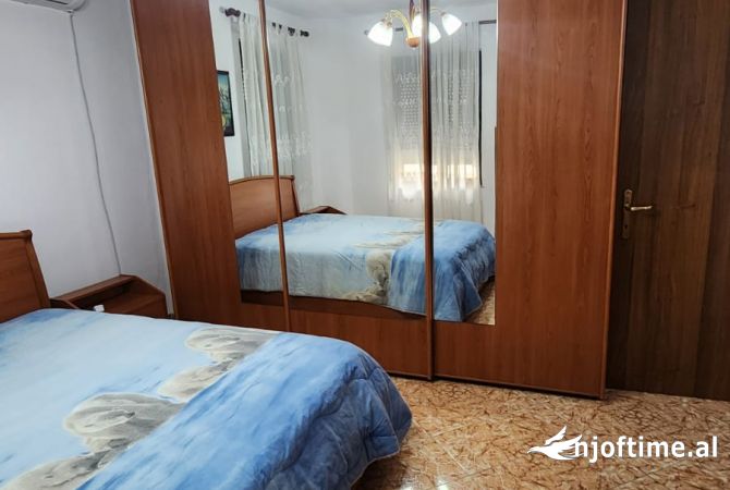 Shtepi me qera Apartament ne Tirane, 2+1, Mobilimi E mobiluar, Pagesa 500  Euro.