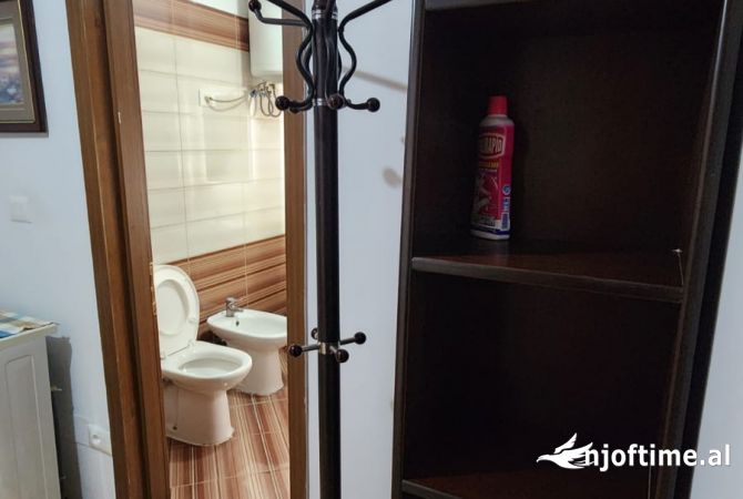 Shtepi me qera Apartament ne Tirane, 2+1, Mobilimi E mobiluar, Pagesa 500  Euro.
