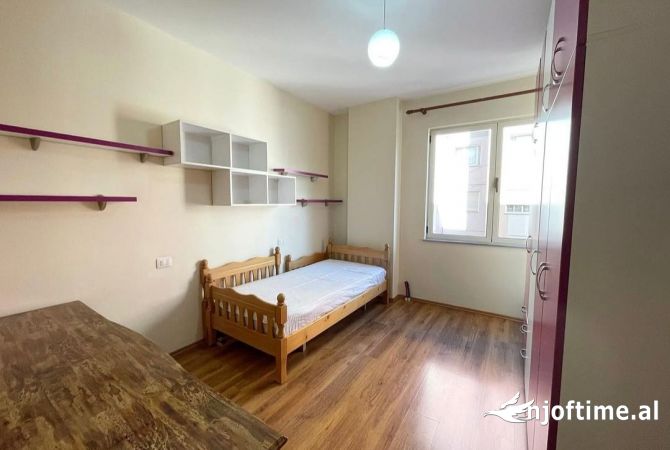 Shtepi me qera Apartament ne Tirane, 2+1, Mobilimi E mobiluar, Pagesa 450  Euro.