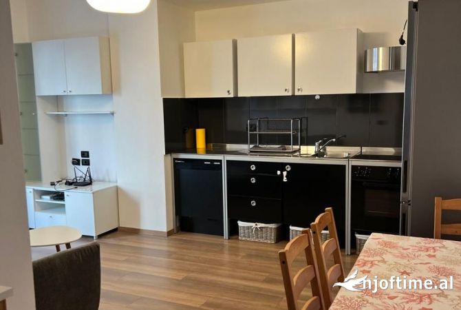 Shtepi me qera Apartament ne Tirane, 2+1, Mobilimi E mobiluar, Pagesa 600  Euro.