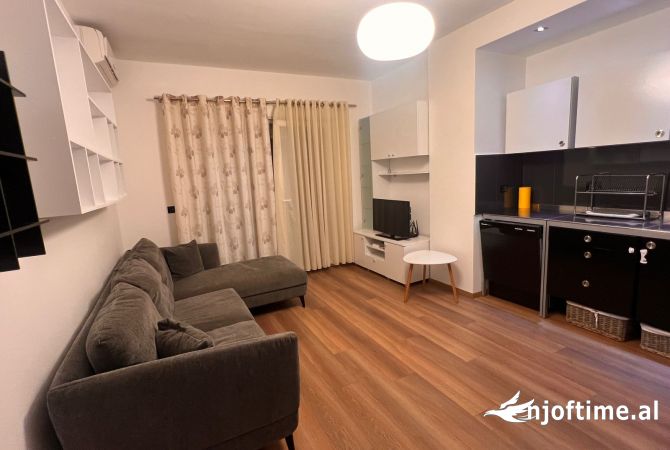 Shtepi me qera Apartament ne Tirane, 2+1, Mobilimi E mobiluar, Pagesa 600  Euro.