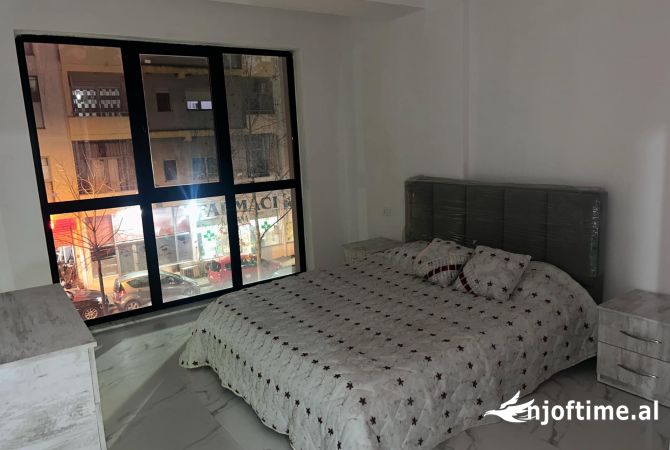 Shtepi me qera Apartament ne Tirane, 2+1, Mobilimi E mobiluar, Pagesa 450  Euro.