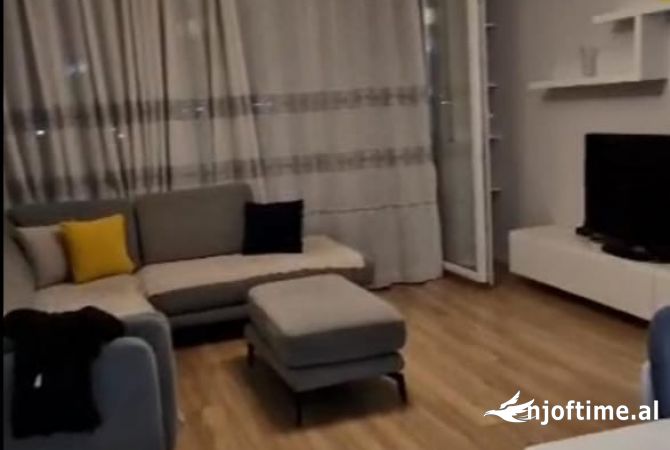 Shtepi me qera Apartament ne Tirane, 2+1, Mobilimi E mobiluar, Pagesa 900  Euro.