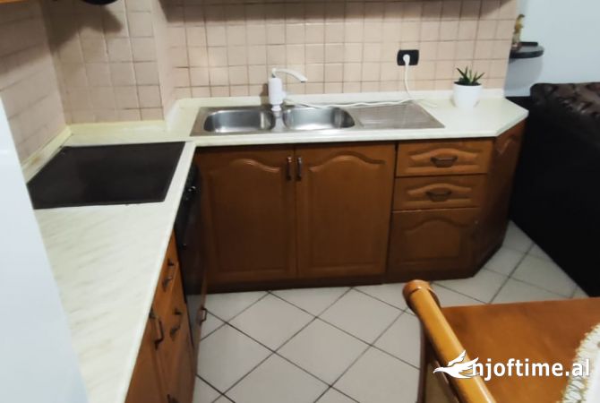 Shtepi me qera Apartament ne Tirane, 2+1, Mobilimi E mobiluar, Pagesa 450  Euro.