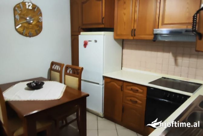 Shtepi me qera Apartament ne Tirane, 2+1, Mobilimi E mobiluar, Pagesa 450  Euro.