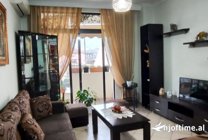 Shtepi me qera Apartament ne Tirane, 2+1, Mobilimi E mobiluar, Pagesa 450  Euro.