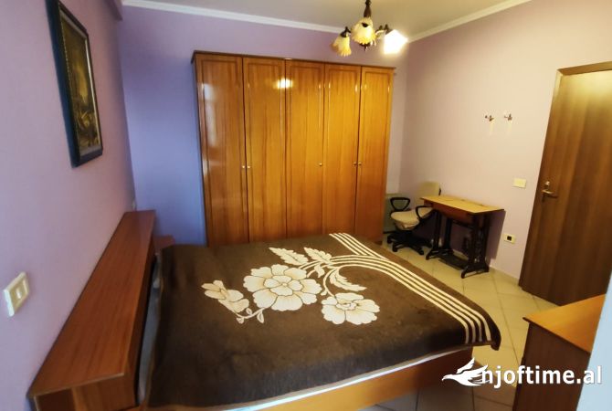 Shtepi me qera Apartament ne Tirane, 2+1, Mobilimi E mobiluar, Pagesa 450  Euro.