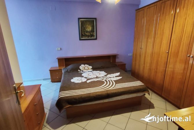 Shtepi me qera Apartament ne Tirane, 2+1, Mobilimi E mobiluar, Pagesa 450  Euro.