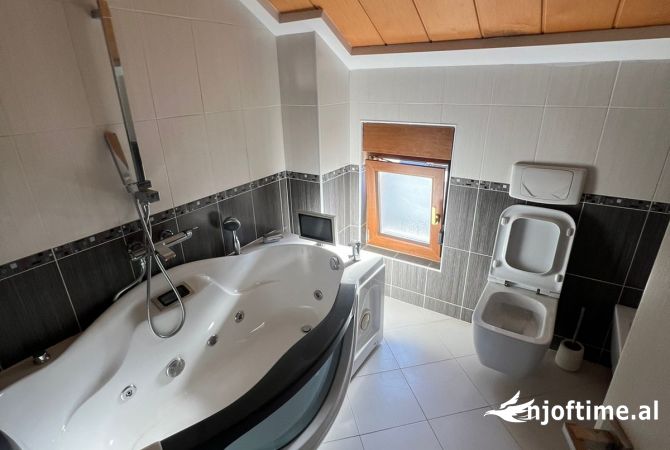 Shtepi ne shitje Vila Luksoze ne Tirane, 3+1, Mobilimi E mobiluar, Pagesa 600,000  Euro.