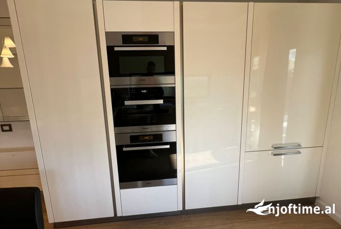 Shtepi ne shitje Vila Luksoze ne Tirane, 3+1, Mobilimi E mobiluar, Pagesa 600,000  Euro.