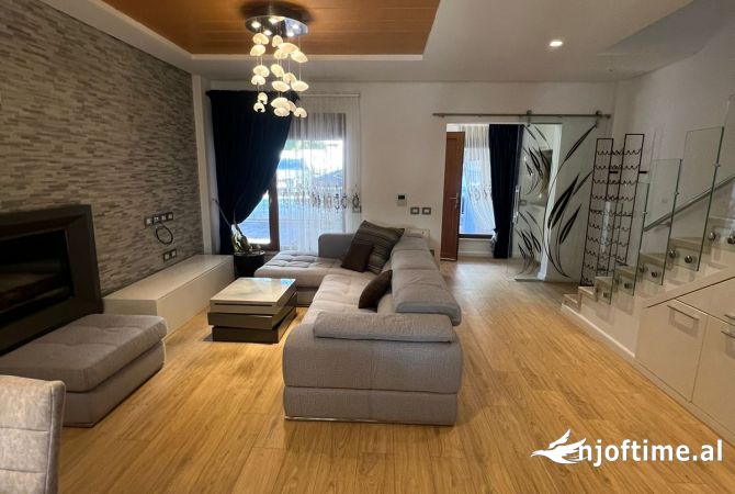 Shtepi ne shitje Vila Luksoze ne Tirane, 3+1, Mobilimi E mobiluar, Pagesa 600,000  Euro.