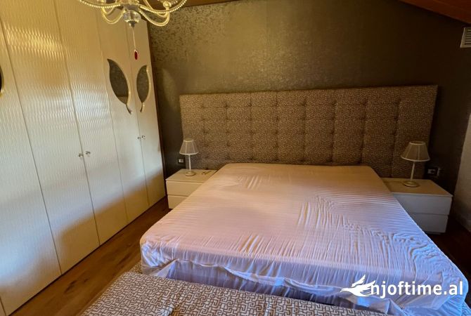 Shtepi ne shitje Vila Luksoze ne Tirane, 4+1, Mobilimi E mobiluar, Pagesa 600,000  Euro.