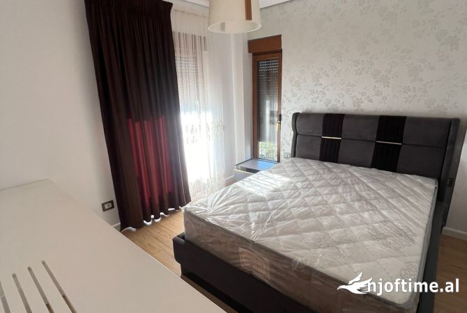 Shtepi ne shitje Vila Luksoze ne Tirane, 4+1, Mobilimi E mobiluar, Pagesa 600,000  Euro.