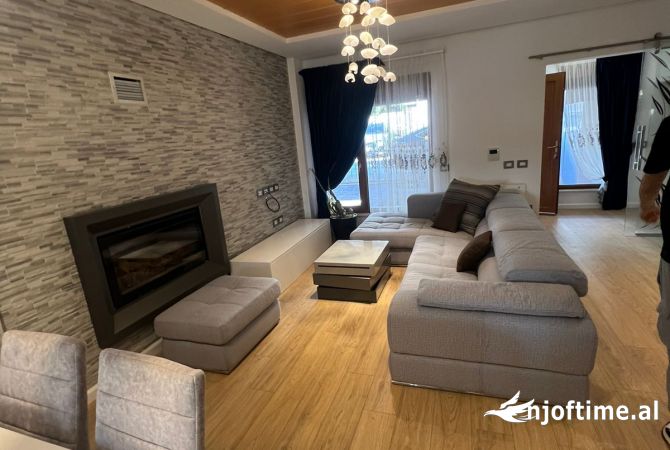 Shtepi ne shitje Vila Luksoze ne Tirane, 4+1, Mobilimi E mobiluar, Pagesa 600,000  Euro.