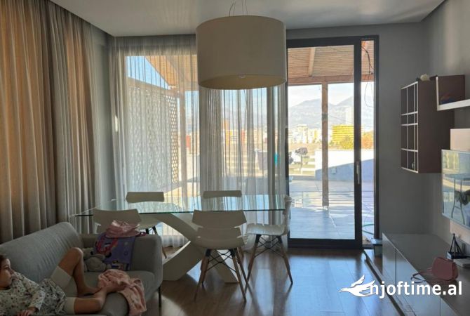 Shtepi me qera 2+1 ne Tirane - 1,300 Euro