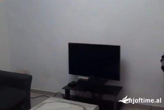 Shtepi me qera Apartament ne Tirane, 2+1, Mobilimi E mobiluar, Pagesa 400  Euro.