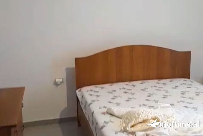 Shtepi me qera Apartament ne Tirane, 2+1, Mobilimi E mobiluar, Pagesa 400  Euro.