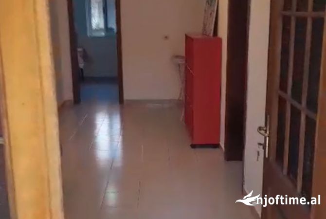 Shtepi me qera Apartament ne Tirane, 2+1, Mobilimi E mobiluar, Pagesa 400  Euro.