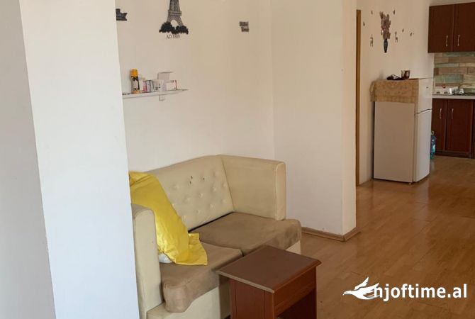 Shtepi ne shitje Apartament ne Tirane, 2+1, Mobilimi E mobiluar, Pagesa 156,000  Euro.