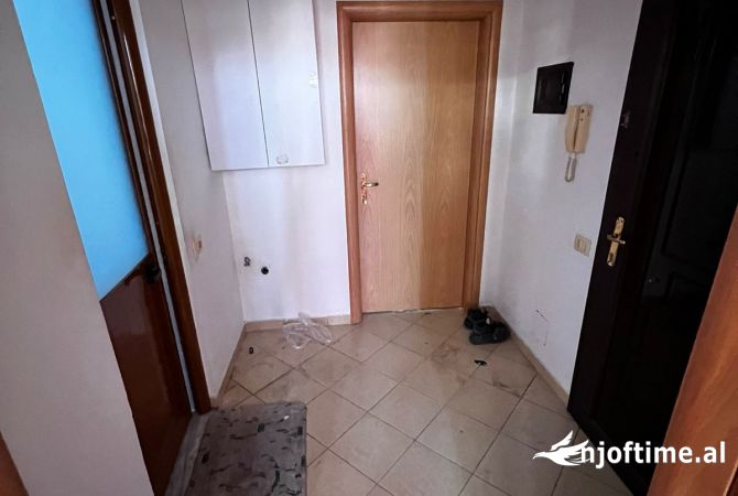 Shtepi ne shitje Apartament ne Tirane, 2+1, Mobilimi E mobiluar, Pagesa 156,000  Euro.