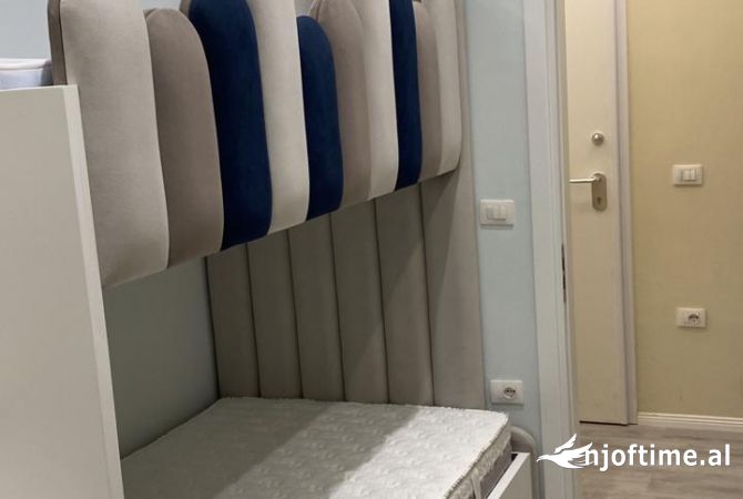 Shtepi me qera Apartament ne Tirane, 2+1, Mobilimi Pjeserisht e mobiluar, Pagesa 600  Euro.