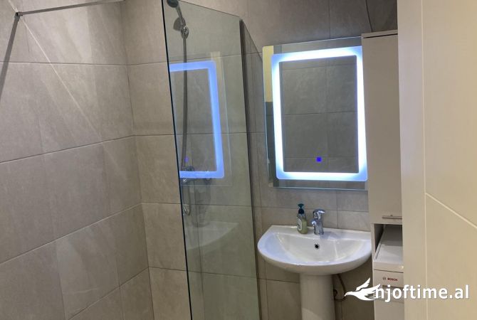 Shtepi me qera Apartament ne Tirane, 2+1, Mobilimi Pjeserisht e mobiluar, Pagesa 600  Euro.